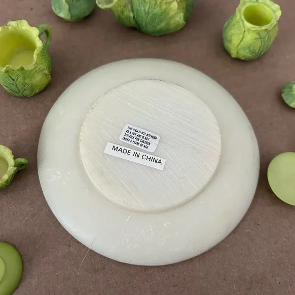 Green Cabbage Leaf Miniature Tea Set - Picture 3 of 3